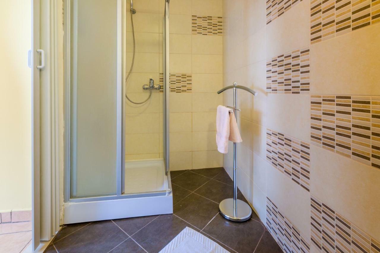 Apartmani Iris i Ana Crikvenica Bagian luar foto